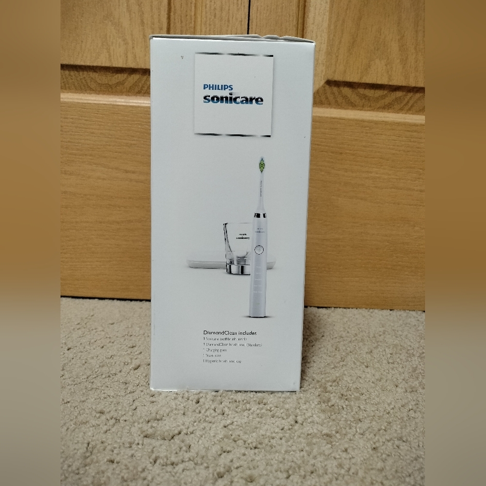 NEW Philips Sonicare DiamondClean Classic Electric Toothbrush - White - Picture 4 of 6